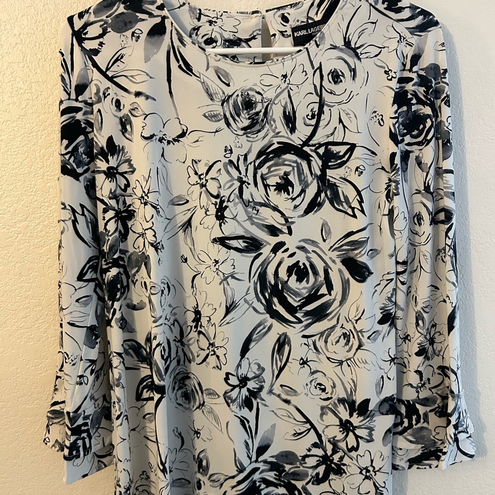 White & Black Floral 3/4 Length Blouse by Karl Lagerfeld Size Small